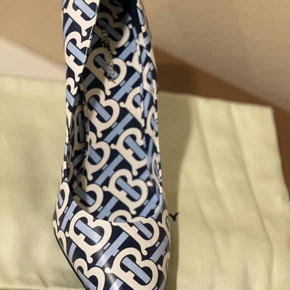 Burberry Heels - Picture 9 of 10